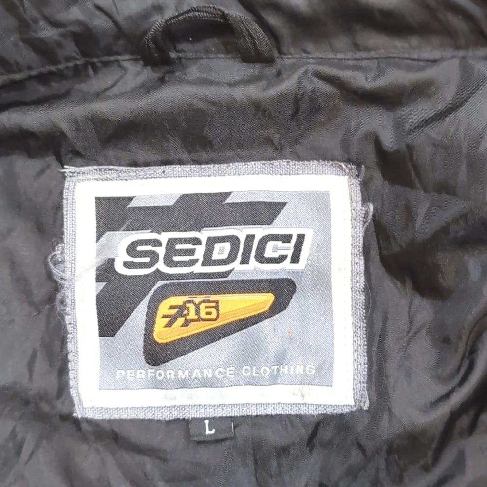 Sedici #16 performance